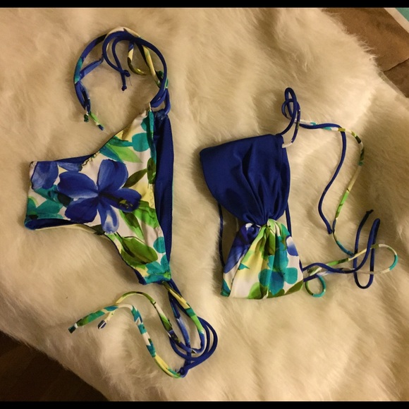 Bikinis - Picture 4 of 4