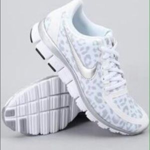 Nike Cheetah White Tennis Shoes