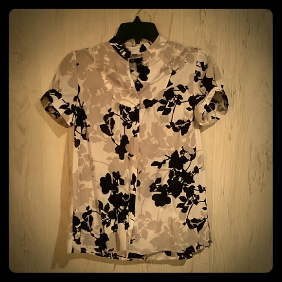 Gap button up top
