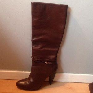 Pair of 8.5 brown leather Boots