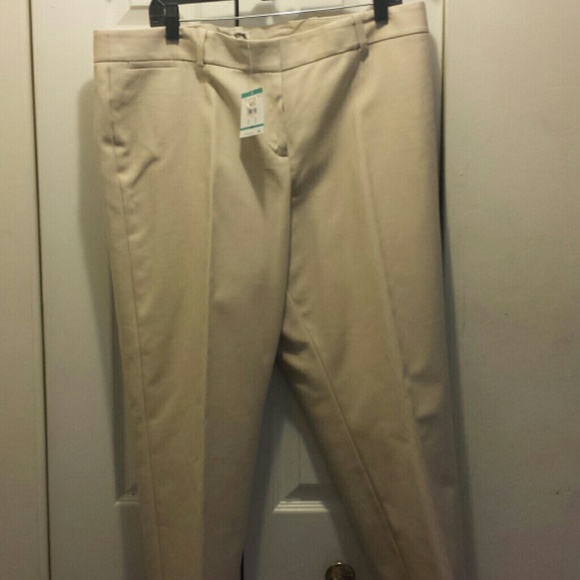 Anne Klein cropped pants, sateen finish, size 16