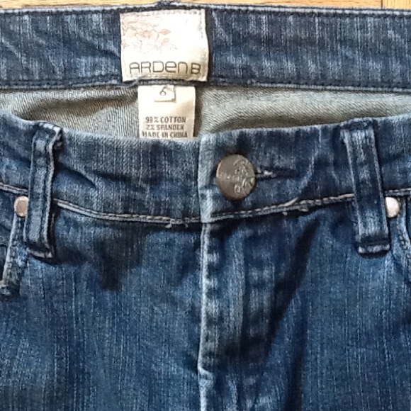 Skinny Legged Jeans - Picture 3 of 4