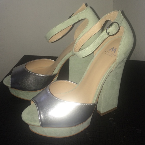 Shoe Dazzle Shoes - NEW- Shoe Dazzle Caragh Size 8