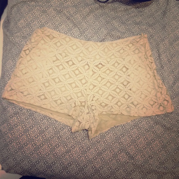 Lace beige shorts