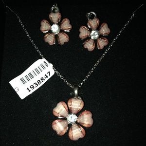 Costume flower ear rings and necklace set