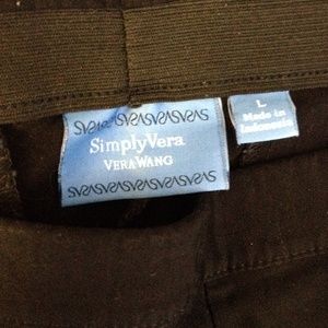 Super cute Vera wang stretch capris