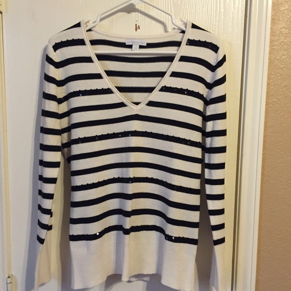New York & Co Sweater - Picture 1 of 2