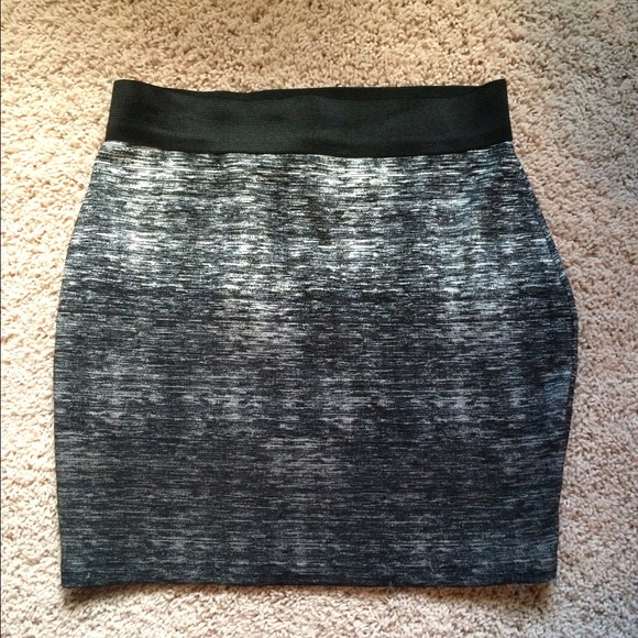 Black stretch waist body con skirt - Picture 2 of 4