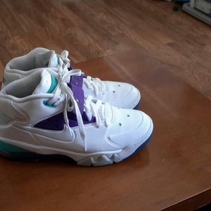 New nike shoes!! US men's size 8, woman's 11