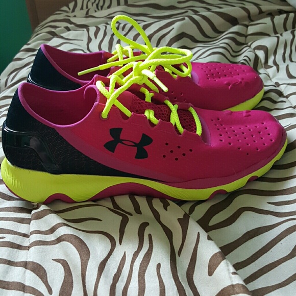 BRAND NEW !!!Under armour apollo shoes