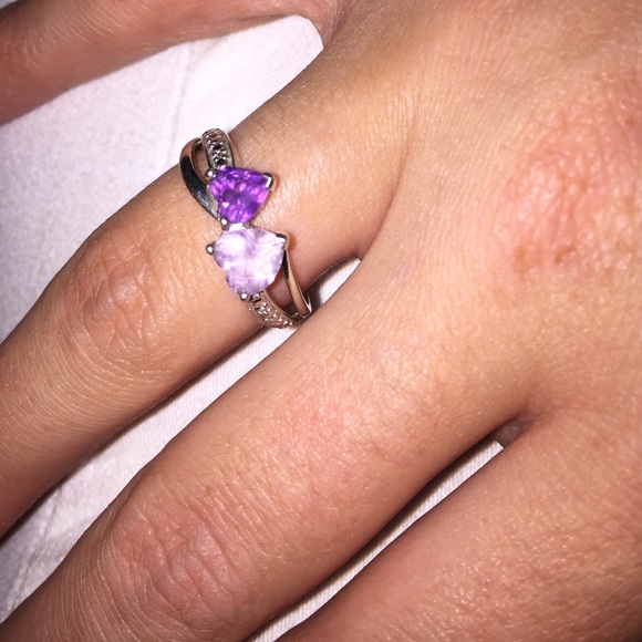 Sterling Silver Ring with Heart-Shaped Amethyst - Picture 2 of 2