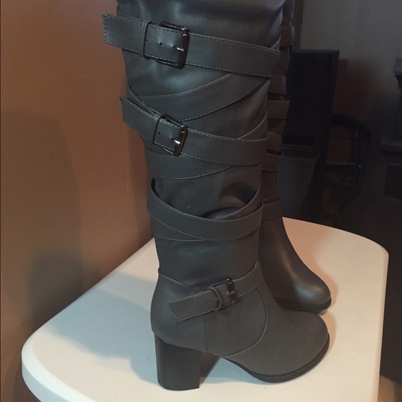 Boots - Picture 3 of 4