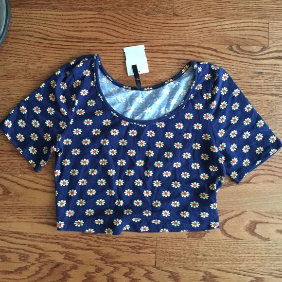 Daisy Cropped Top - Picture 2 of 4