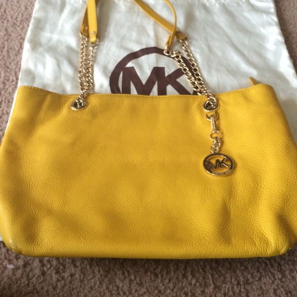 Michael Kors soft leather purse (authentic)
