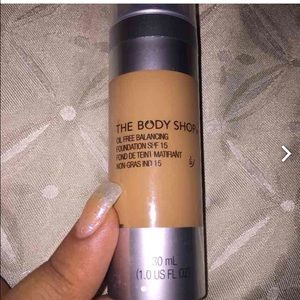 "The body shop" liquid foundation shade #08