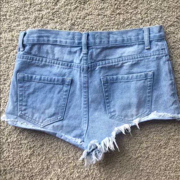 Hi-Rise Shorts - Picture 2 of 3