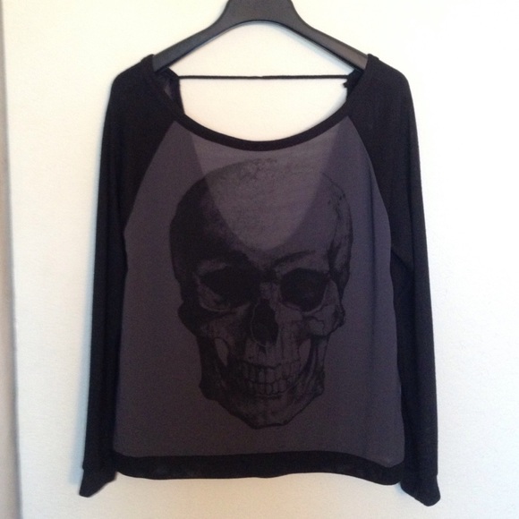 Sheer black and gray over sized skull top!