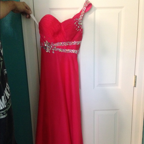 Salmon prom dress