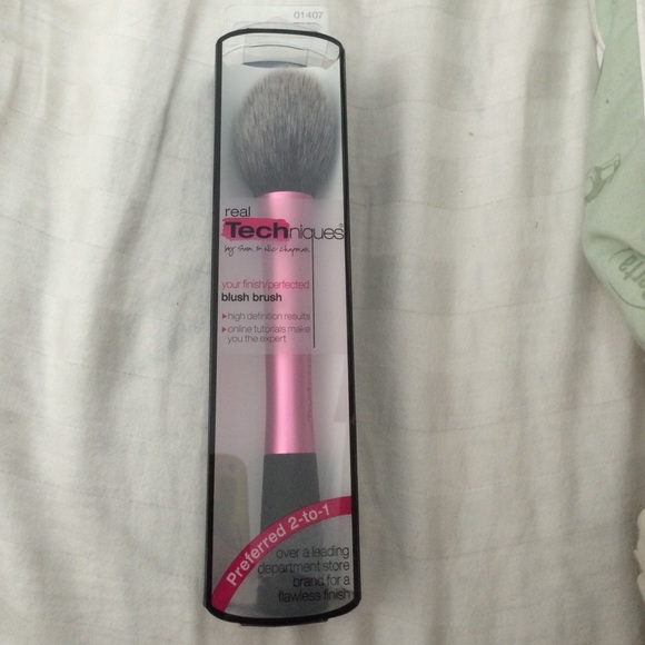 Real Techniques Blush Brush