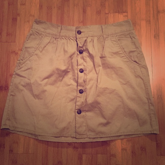 Old Navy tan skirt with pockets - size 12