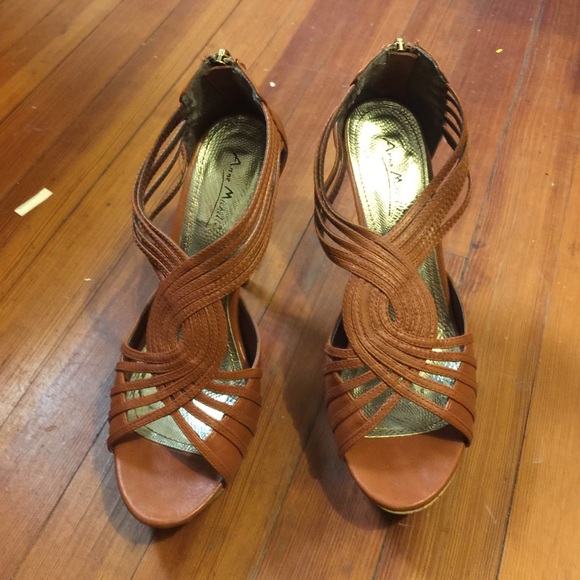 Heels - Picture 3 of 4