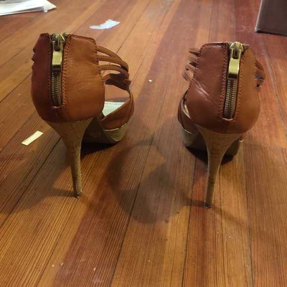 Heels - Picture 4 of 4