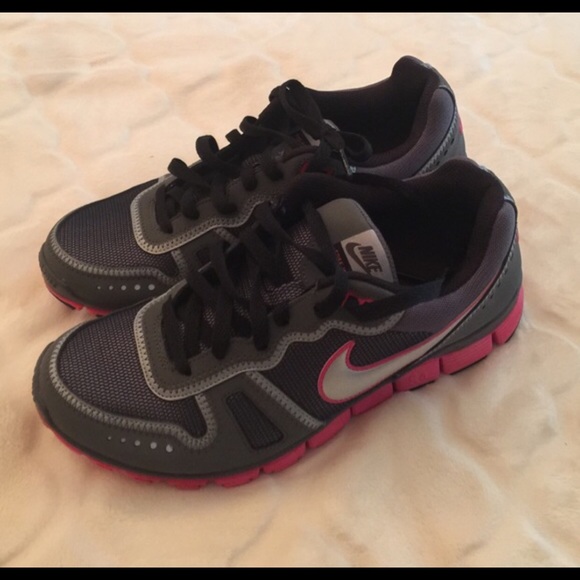 Nike womens 5.0 shoes size 10