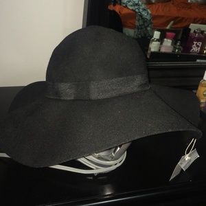 Black sun hat