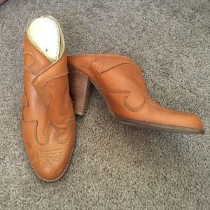 Jessica Simpson. Cowgirl heels