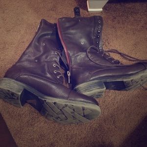 Combat boots
