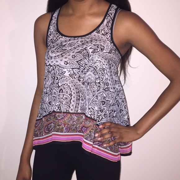 ❗️SOLD❗️Printed Summer Top 😍 - Picture 3 of 4