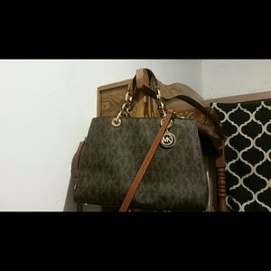Michael Kors Medium Cynthia Satchel
