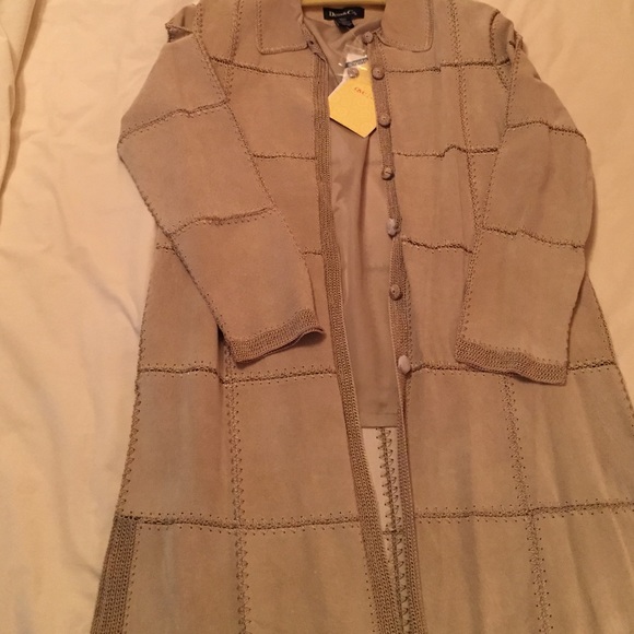 COAT - Picture 3 of 4