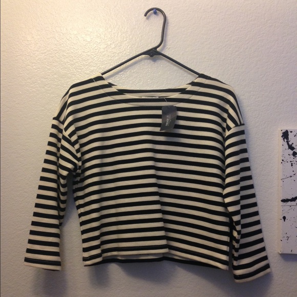 • B&W STRIPED CROP • - Picture 2 of 2