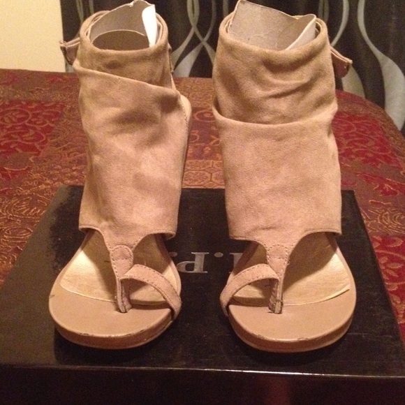 Suede sandal wedges