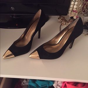 Jessica Simpson gold pointed heels