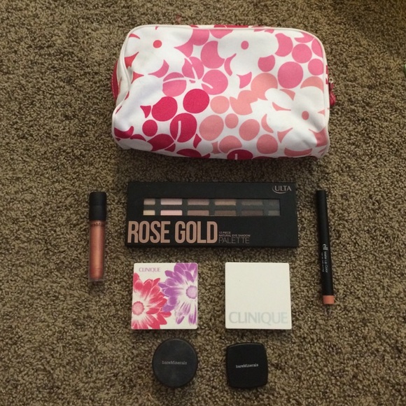 Makeup bag with makeup