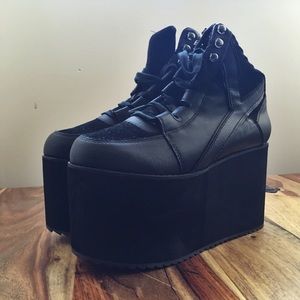 YRU Qozmo Hi Black👽