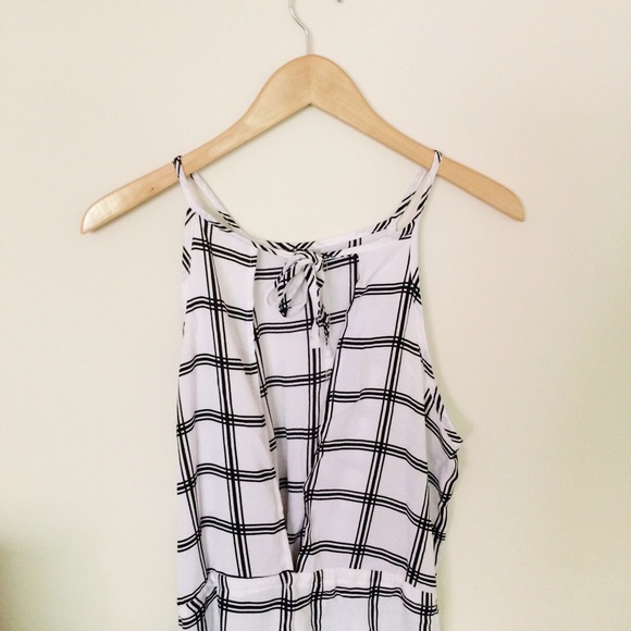 ❤️SOLD❤️ Grid Print Tie Back Romper M - Picture 3 of 3
