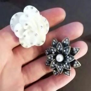 Big flower rings, they come in a pair.