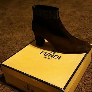 💯authentic Fendi boots