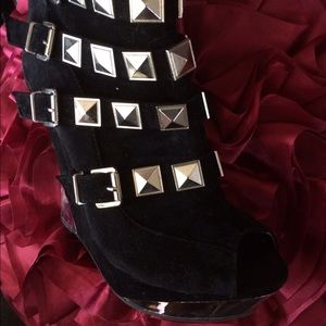 Heels gladiator style toe out zip up back