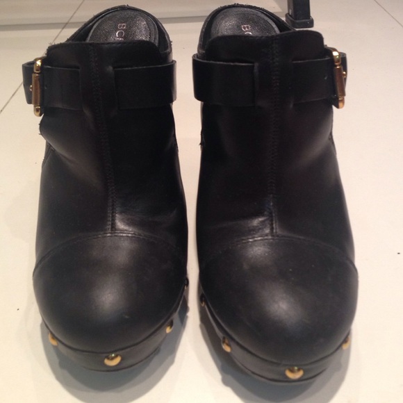 BCBG black leather clogs with wooden heel