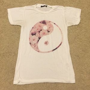 Brandy Melville Yin Yang T-shirt