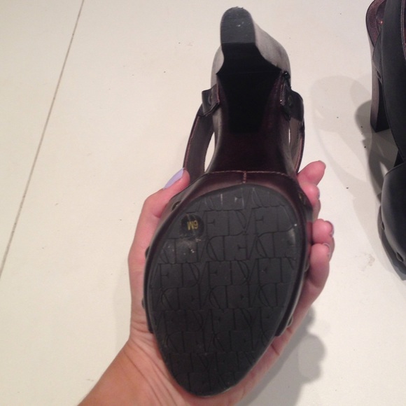 Diane Von Furstenberg leather strappy heel - Picture 3 of 4