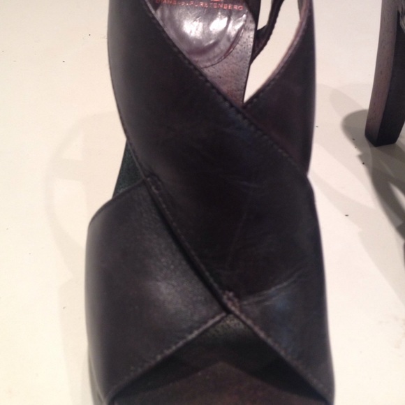 Diane Von Furstenberg leather strappy heel - Picture 4 of 4