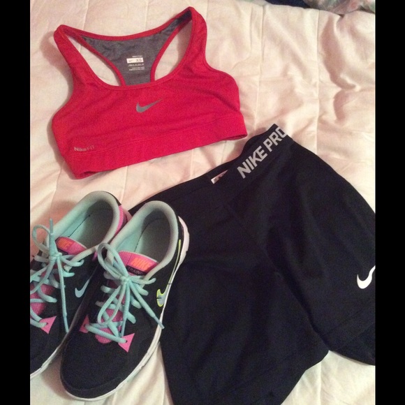 NWOT Nike Pro Sports Bra