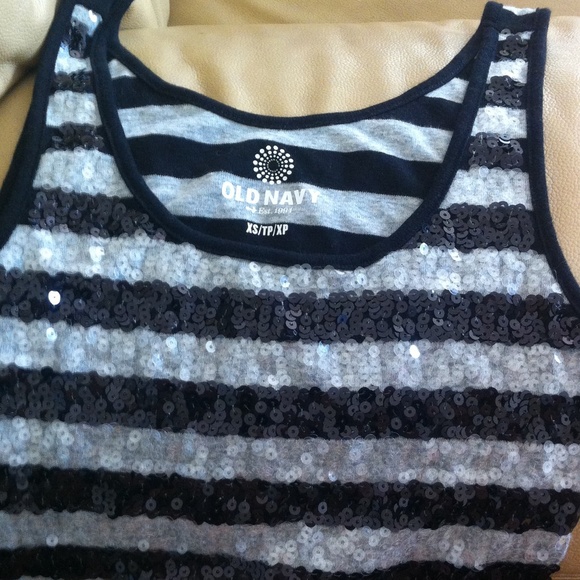 Tank // old navy - Picture 1 of 4