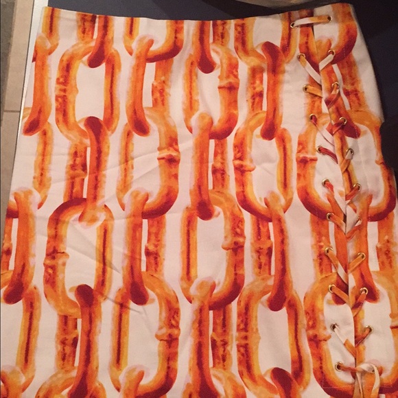 Skirt with cute tie detail