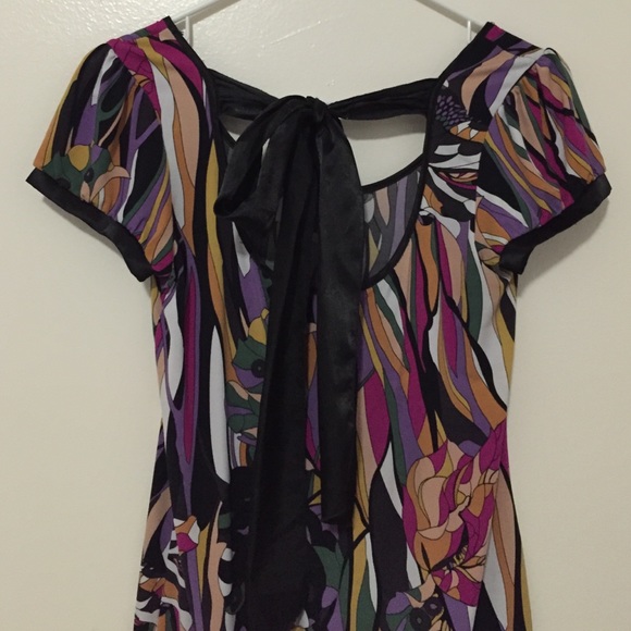 Abstract floral top with low back and ties - Picture 2 of 2